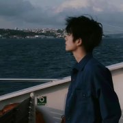 对于成熟男生而言，QQ网名从来不是花哨的装饰，而是个人气质的无声表达。比